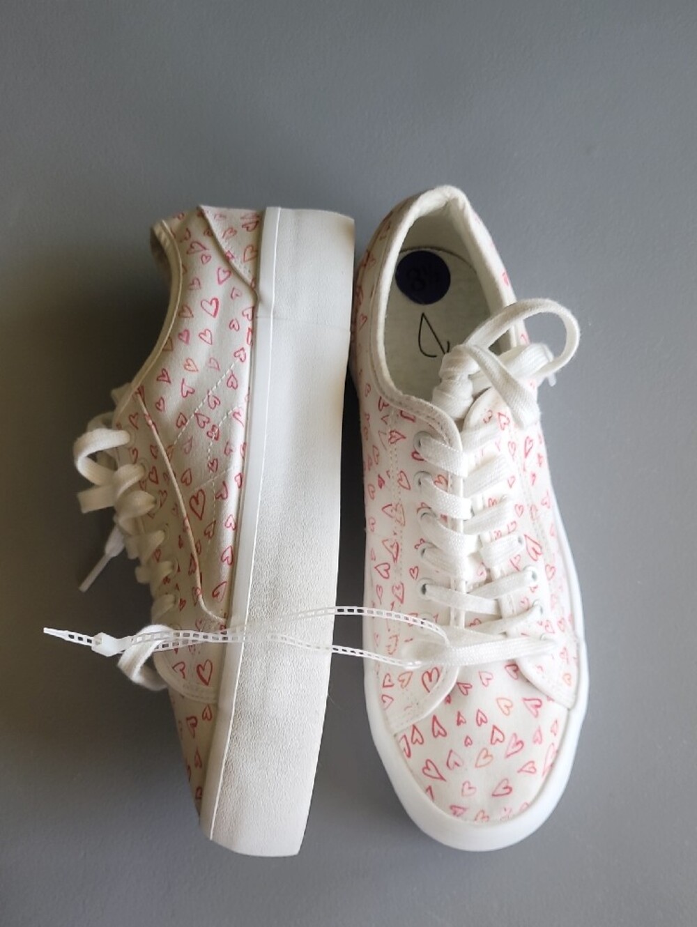 Joie Huxley Hearts Print Canvas Platform Sneakers Sz 8.5 - Picture 3 of 6